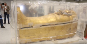 Αυτή είναι η χρυσή σαρκοφάγος του Φαραώ Τουταγχαμών (video)