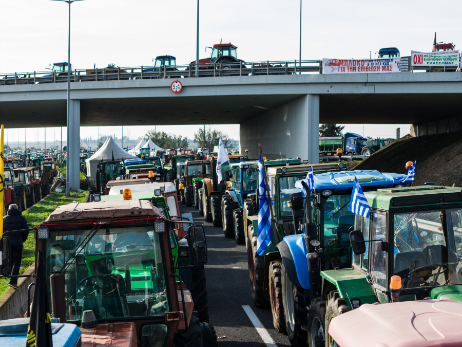 Farmers Challenge Government With Expanding Roadblocks Across Greece
