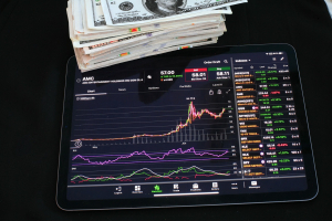 Η Κομισιόν ερευνά πιθανή σύμπραξη Deutsche Börse και Nasdaq στα χρηματοοικονομικά παράγωγα