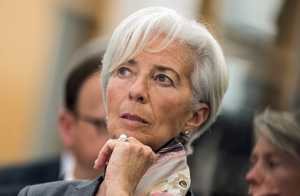 Η Λαγκάρντ παραδέχεται τα λάθη του ΔΝΤ αλλά εκτοξεύει βέλη στις ελληνικές κυβερνήσεις