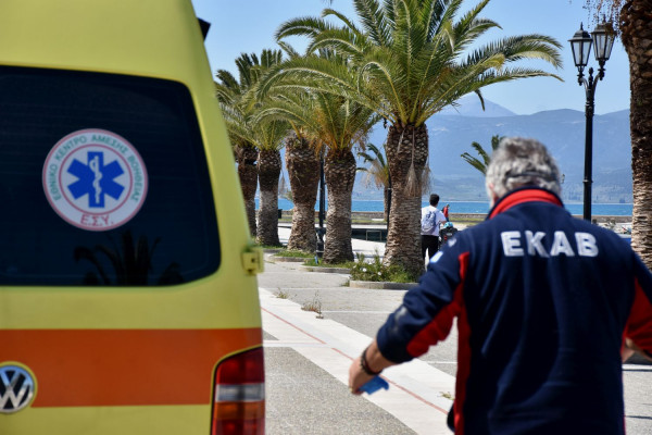 Μετωπική λεωφορείου με ΙΧ στην Αγία Μαρίνα - Δύο σοβαρά τραυματίες