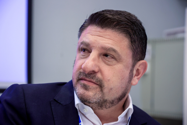 Στο Κέντρο Επιχειρήσεων Πολιτικής Προστασίας ο Χαρδαλιάς για τις φωτιές στην Αττική