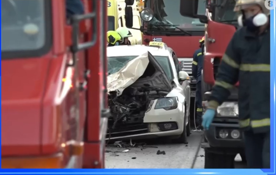 Τροχαίο στην Ποσειδώνος: Ταξί «καρφώθηκε» σε απορριμματοφόρο - Νεκρή υπάλληλος του δήμου