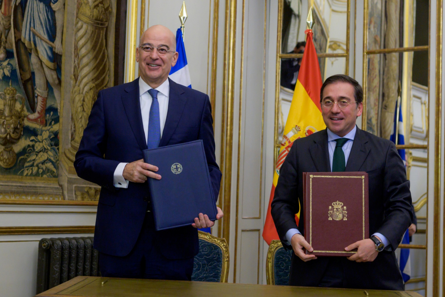 Δύο μνημόνια κατανόησης υπεγράφησαν κατά τη συνάντηση Δένδια - Αλμπάρες στη Μαδρίτη