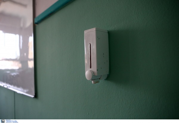 Κρήτη: Έβαλαν αντισηπτικό στο νερό συμμαθητών τους, στο νοσοκομείο δύο μαθητές