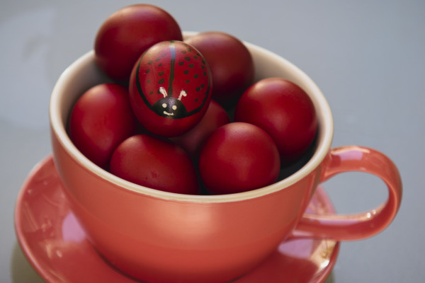 Γιατί βάφουμε κόκκινα τα αυγά τη Μεγάλη Πέμπτη