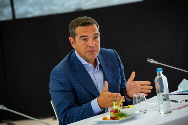 Τσίπρας: Ούτε με τον βούρδουλα, ούτε με φιλοδώρημα - Με πειθώ θα επιτευχθεί η αύξηση των εμβολιασμών