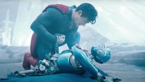 Ο Superman σπάει μερικά δόντια στο νέο τρέιλερ της ταινίας