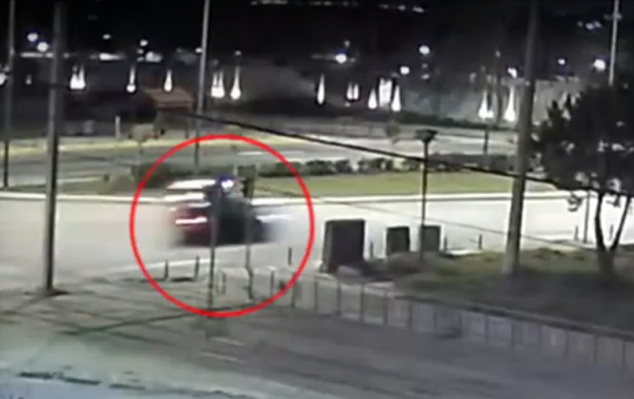 Γλυφάδα: Η στιγμή του σοκαριστικού τροχαίου (Βίντεο)