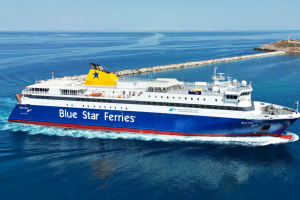 Πειραιάς: Εμπλοκή άγκυρας στο Blue Star Naxos - Tαλαιπωρία για 514 επιβάτες