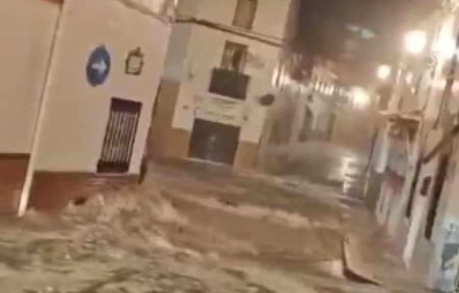 Πλημμύρες στην Ισπανία: Τουλάχιστον ένας νεκρός - Γέμισαν νερό οι δρόμοι (βίντεο)