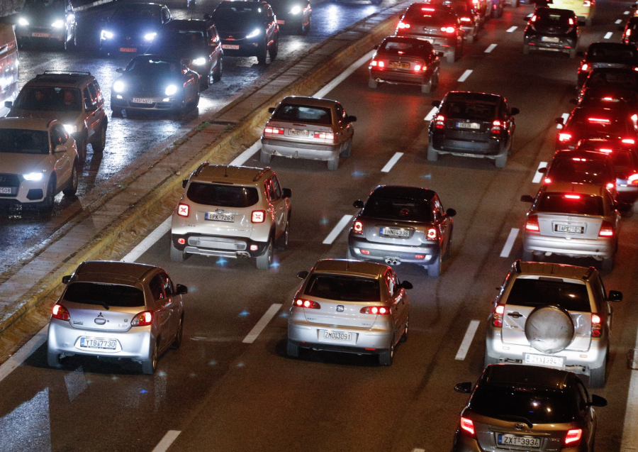 Καραμπόλα 4 οχημάτων στη Νέα Φιλαδέλφεια: Μεγάλη κίνηση τώρα στον Κηφισό