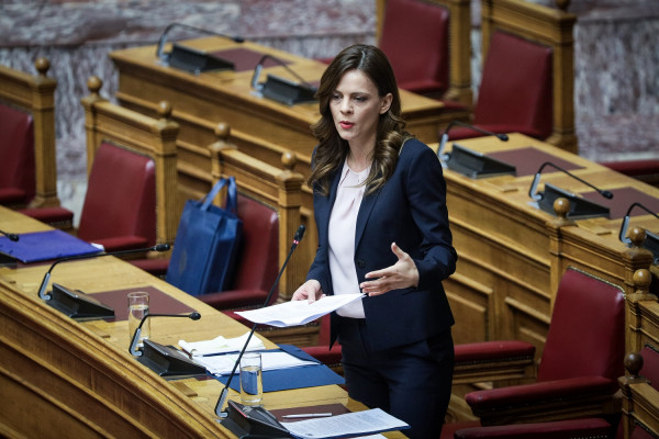 Δέσμευση Αχτσιόγλου σε σχολικούς φύλακες για Βαρέα & Ανθυγιεινά