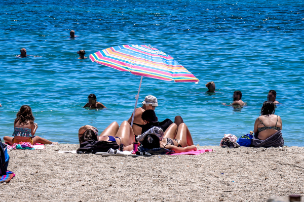 Καιρός: Στους 35 βαθμούς ο υδράργυρος - Πού αναμένονται βροχές σήμερα