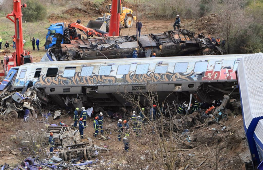 Τέμπη: Οι συγγενείς θυμάτων με σύμμαχο τις 1.5 εκ. υπογραφές πιέζουν για κατάργηση της βουλευτικής ασυλίας