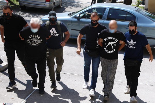 Ηλιούπολη :Δίωξη από τον εισαγγελέα στους βασανιστές της 19χρονης, ο πατέρας την βίαζε και ο αστυνομικός την εξέδιδε