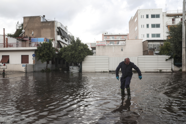 Η Αττική στη δίνη της κακοκαιρίας: Επικίνδυνες καταιγίδες, «καμπανάκι» για πλημμύρες