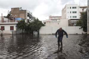 Η Αττική στη δίνη της κακοκαιρίας: Επικίνδυνες καταιγίδες, «καμπανάκι» για πλημμύρες