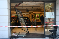 Πέτρου Ράλλη: Εισβολή ΙΧ σε σούπερ μάρκετ, τραυματίστηκαν 2 παιδιά και μια γυναίκα