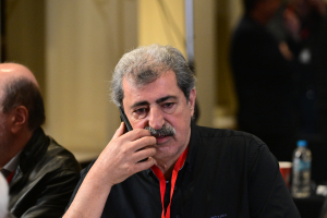 Επίθεση Πολάκη στον Τσακαλώτο: «Έρμε και σκοτεινέ, αυτό βρήκες να σχολιάσεις;»