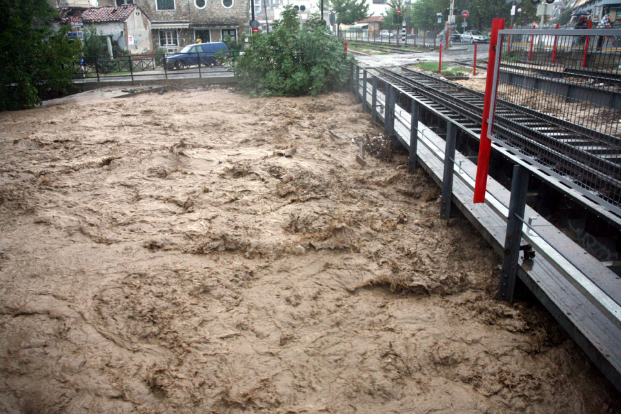 Κακοκαιρία Daniel: Αγνοείται ηλικιωμένος στο Βόλο