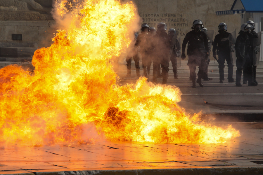 Συνελήφθη 28χρονη στη Θεσσαλονίκη: Βρέθηκαν στο σακίδιό της επτά μολότοφ