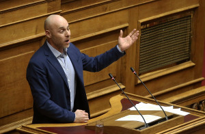 Ραγδαίες πολιτικές εξελίξεις: Ανεξαρτητοποιήθηκε ο βουλευτής Αμυράς από το Ποτάμι