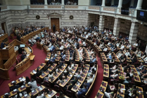 Βουλή των Εφήβων: Μαθήματα Δημοκρατίας με οσμή λογοκρισίας