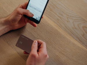 Τι ισχύει για πληρωμή φόρου με κάρτες ξένων τραπεζών