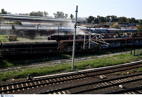 ΤΡΑΙΝΟΣΕ: Φωτιά κοντά στον σιδηροδρομικό σταθμό της Θήβας