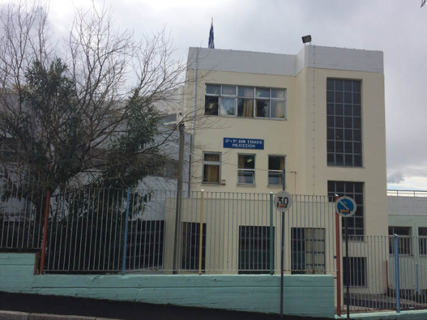 Μελίσσια: 8χρονος τραυματίστηκε σοβαρά στο σχολείο – «Επισκευάστε τις παγίδες θανάτου» καταγγέλλουν οι γονείς