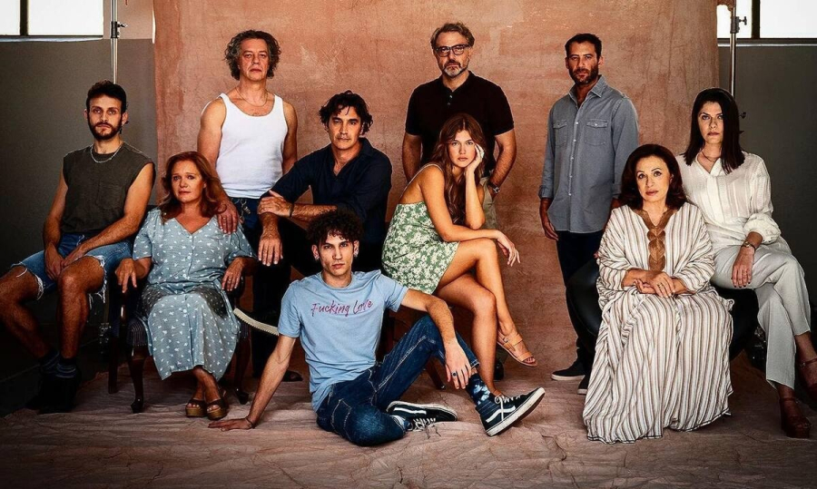 Ο Χριστόφορος Παπακαλιάτης και οι πρωταγωνιστές του Maestro στην Τεχνόπολη Δήμου Αθηναίων