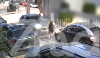 Ίλιον: Οδηγός χτύπησε γυναίκα μπροστά στο παιδί της - Είχαν διαφωνήσει για την προτεραιότητα (Βίντεο)