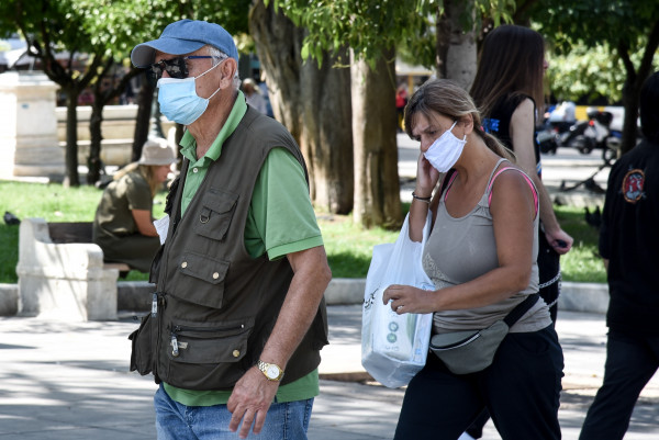 Λαζανάς: Μάσκα παντού και σε εξωτερικούς χώρους για να αποφύγουμε το lockdown