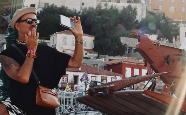 Λάκης Γαβαλάς: Απολαμβάνει τις διακοπές του στην Ύδρα – «Αγαπώ αυτήν την ηρεμία»