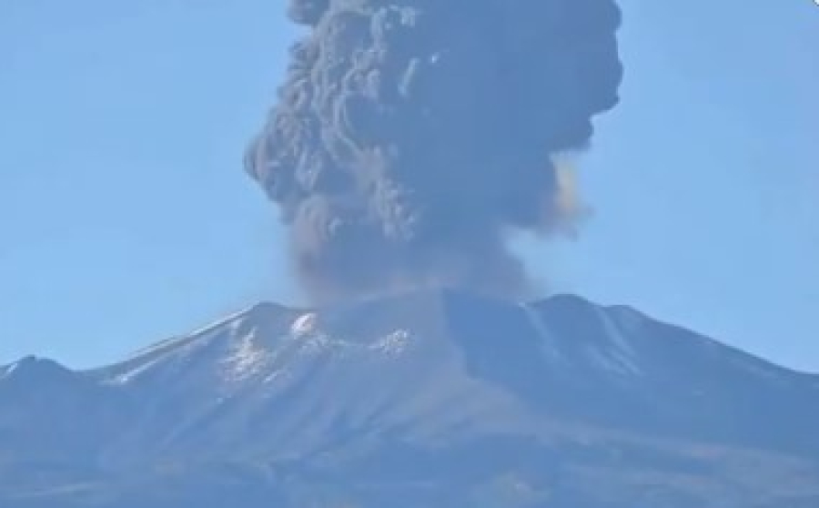 Βίντεο: Συναγερμός για ηφαίστειο στην Κολομβία - «Έβρεξε» τέφρα στα γύρω χωριά, κίνδυνος έκρηξης