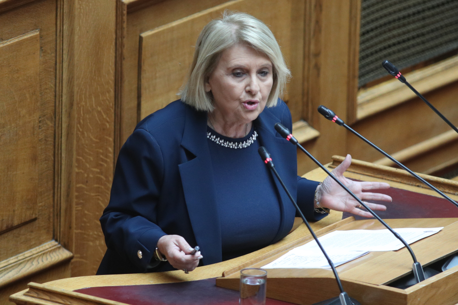 Η Βούλτεψη... στέλνει την Κοβέσι στο Παλέρμο: «Κακώς παρενέβη» στο σκάνδαλο του ΟΠΕΚΕΠΕ