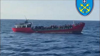 Eπιχείρηση διάσωσης «γίγας» για τη διάσωση 400 ατόμων από φορτηγό πλοίο με σημαία Τουρκίας - Διπλωματικός «πυρετός» στην Αθήνα