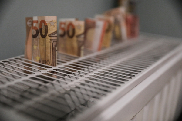 Επίδομα Θέρμανσης: Πώς θα το υπολογίσετε, ποιοι δικαιούχοι θα το εισπράξουν διπλό (παραδείγματα)