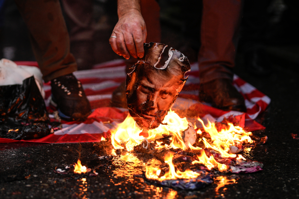 Το Ιράν απαντά στο τελεσίγραφο Τραμπ: «Αν κλιμακώσετε, θα ξεσπάσει κόλαση» - ΗΠΑ και Ισραήλ συνεχίζουν τις επιθέσεις