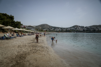 Βουλιαγμένη: «Δεν το σκότωσα εγώ» λέει ο 76χρονος για τον 82χρονο μετά τη διαμάχη για την ξαπλώστρα
