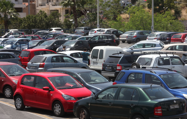 Παροξυσμός για μία θέση στάθμευσης: Έως και 350.000 ευρώ το κόστος στο κέντρο της Αθήνας