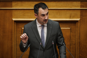 Ερώτηση Χαρίτση για τα «λουκέτα» σε καταστήματα των ΕΛ.ΤΑ στην περιφέρεια