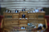 21 στους 300 βουλευτές σε ένα χρόνο έφυγαν από το κόμμα τους