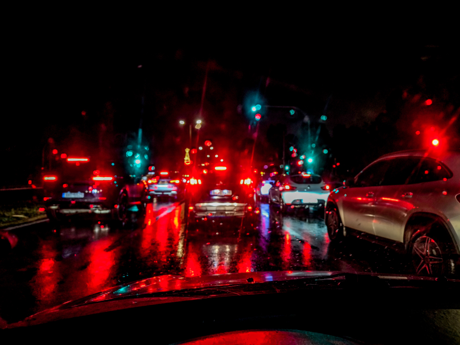 Αυξημένη κίνηση τώρα στην Κηφισίας - Αυτοκίνητο πήρε φωτιά στο ύψος της Φιλοθέης