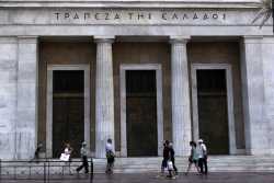 ΤτΕ: Σχεδόν αμετάβλητα τα επιτόκια καταθέσεων και δανείων