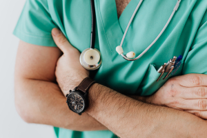 Ηospital@Home: Έρχεται η νοσοκομειακή φροντίδα στο σπίτι για ογκολογικούς ασθενείς και όχι μόνο
