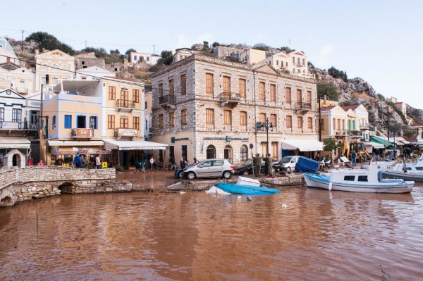 Ανακοινώθηκαν τα μέτρα στήριξης των κατοίκων της Σύμης που επλήγη από έντονα καιρικά φαινόμενα