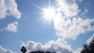 Καιρός: Ηλιοφάνεια με 30 βαθμούς - Θερμοκρασία Ιουνίου στις θάλασσες