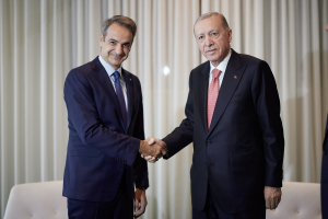 Γιατί αναβάλλεται η συνάντηση Μητσοτάκη-Ερντογάν